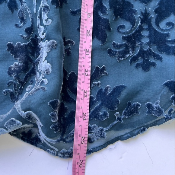 NWOT White House Black Market Salma Velvet Burnout Shell M Petite Size Sold Out - Picture 13 of 15